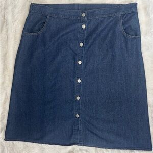 Button-Front Denim Midi Skirt in Dark Blue